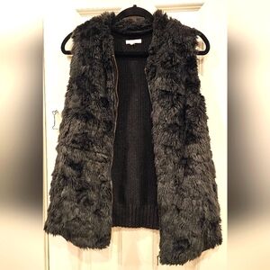 75 - Maurices faux fur vest size Large